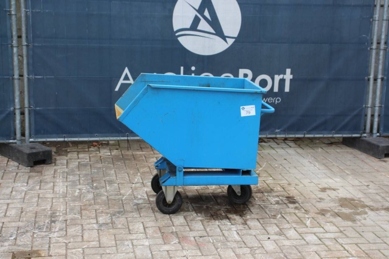 Tipping container