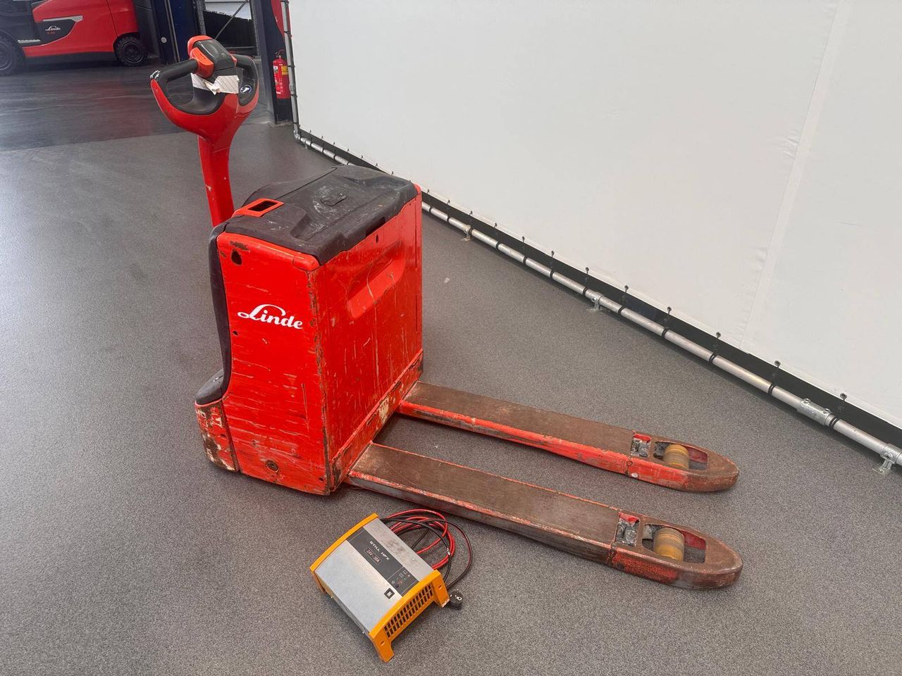 Pallet truck Linde T16 Electric 1600kg 2012