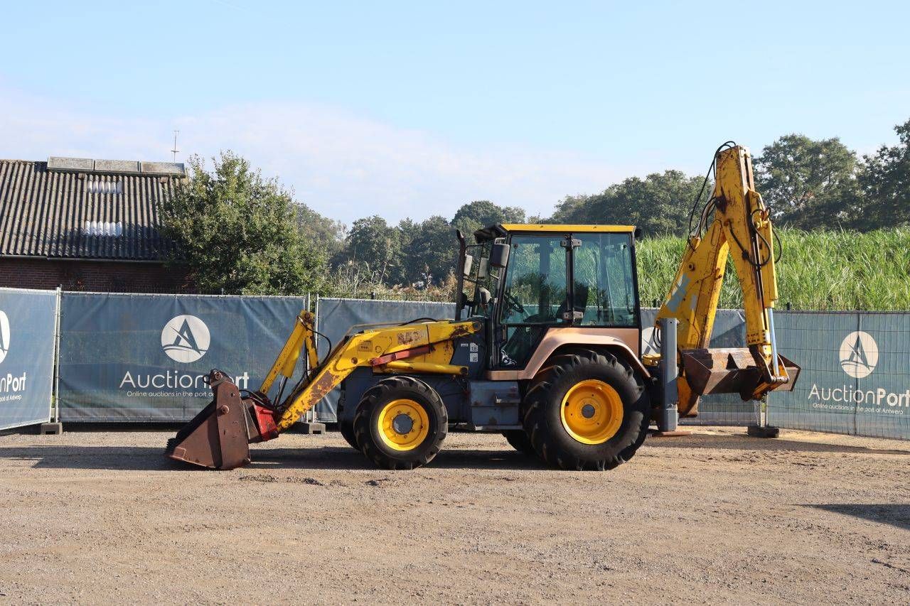 MF 860 Diesel backhoe loader