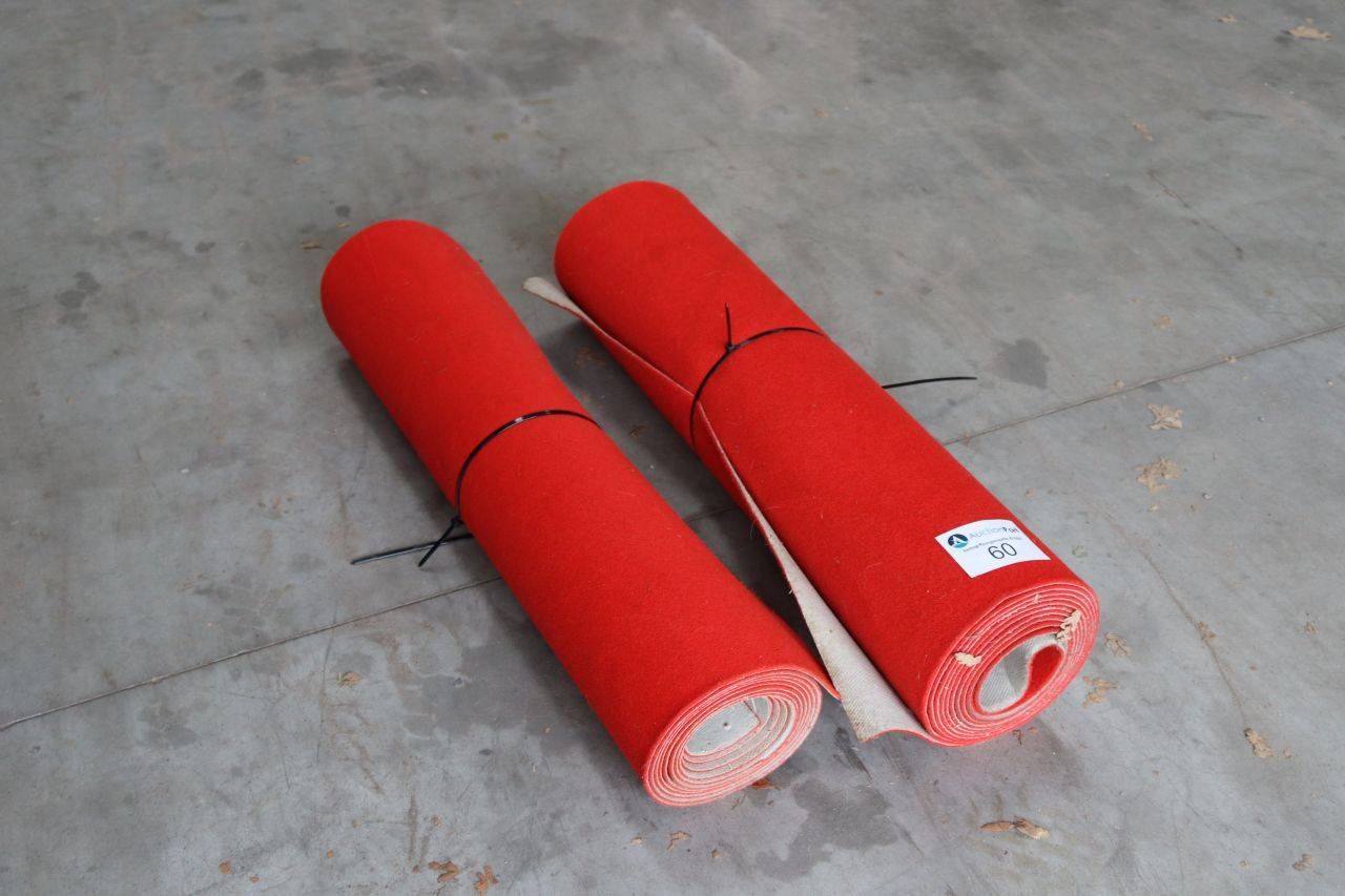 Lot of 2 rolls of red carpet