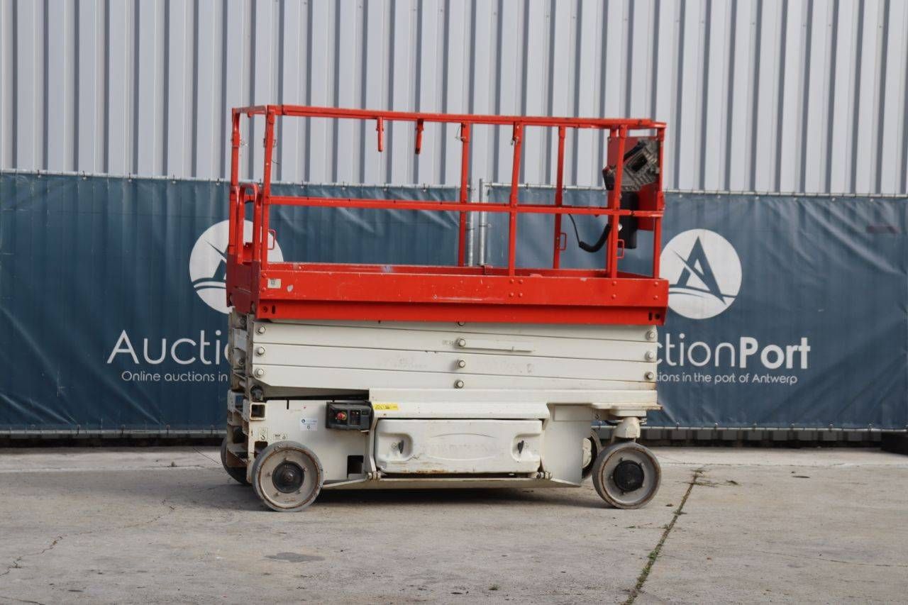 JLG 2646ES Electric Scissor Lift 9.92m 2014