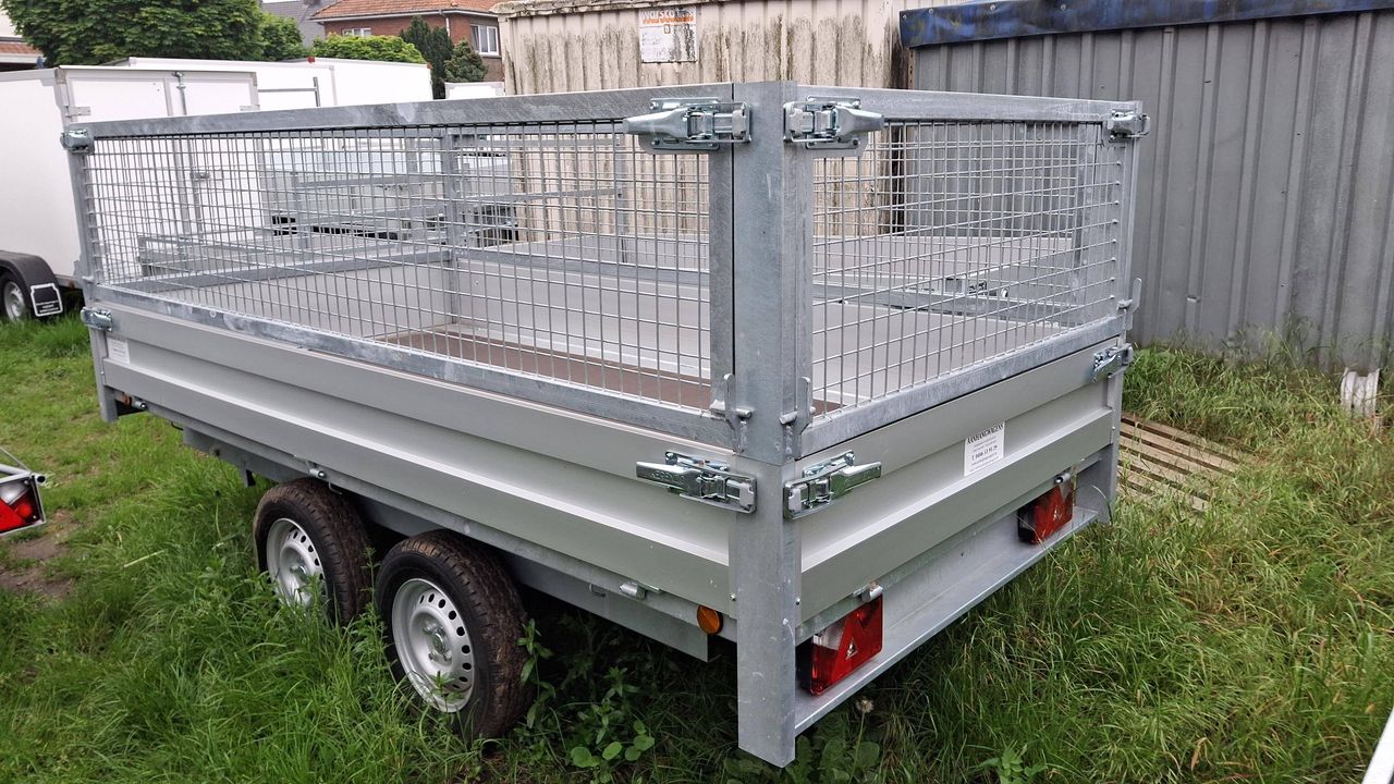  Flatbed trailer with leaf nets New