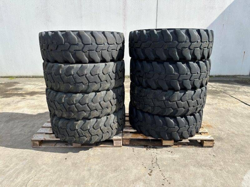 Crane tires Trexcavator 315/80 R22.5 on rim 8 pieces