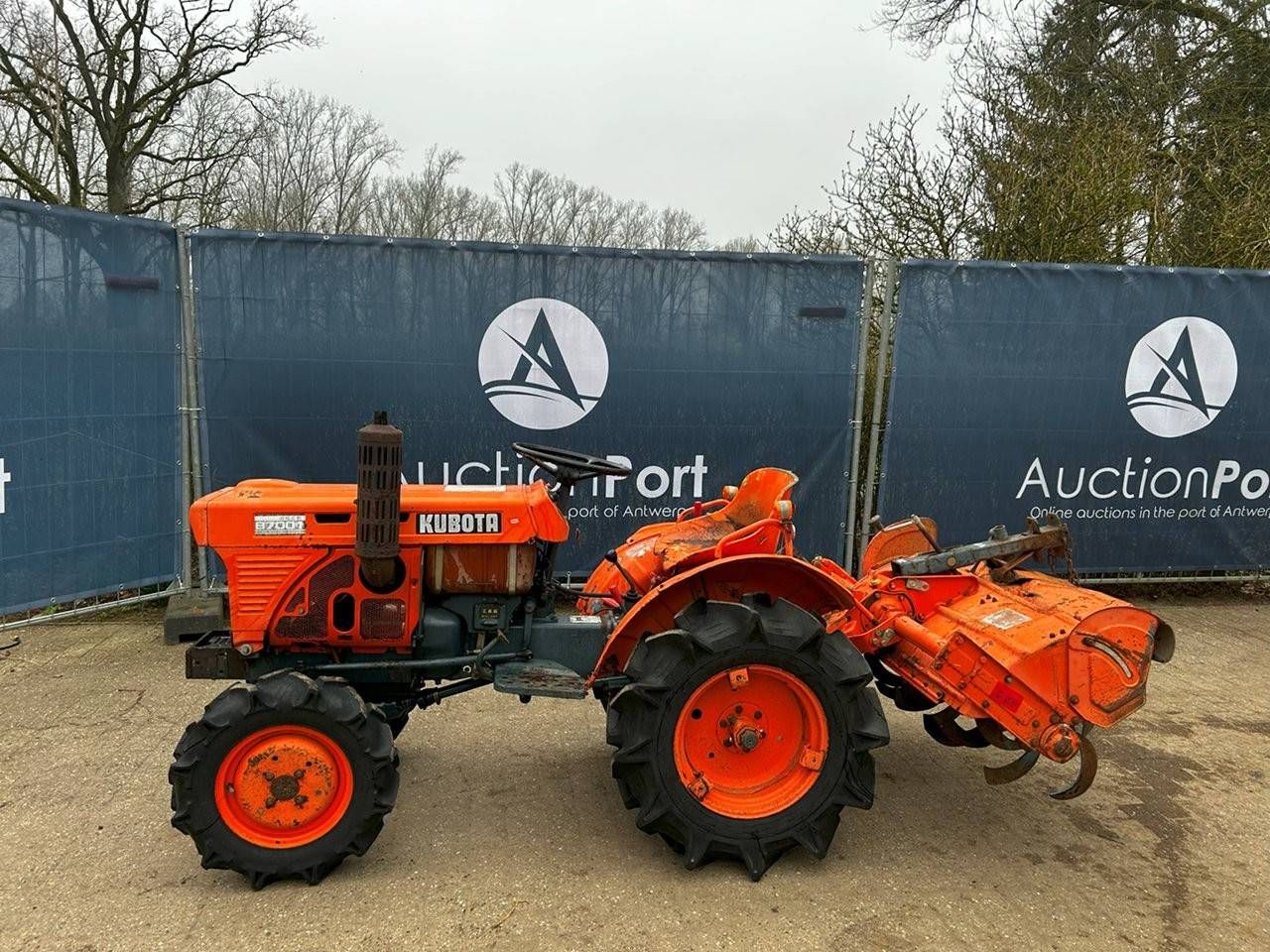 Minitracor Kubota B7001 Diesel with Mill