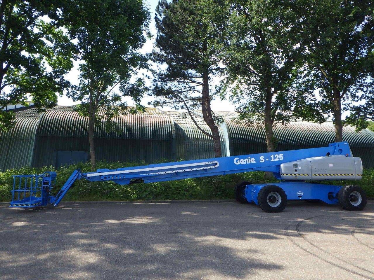 Telescopic boom lift Genie S-125 Diesel 40.15m 2010