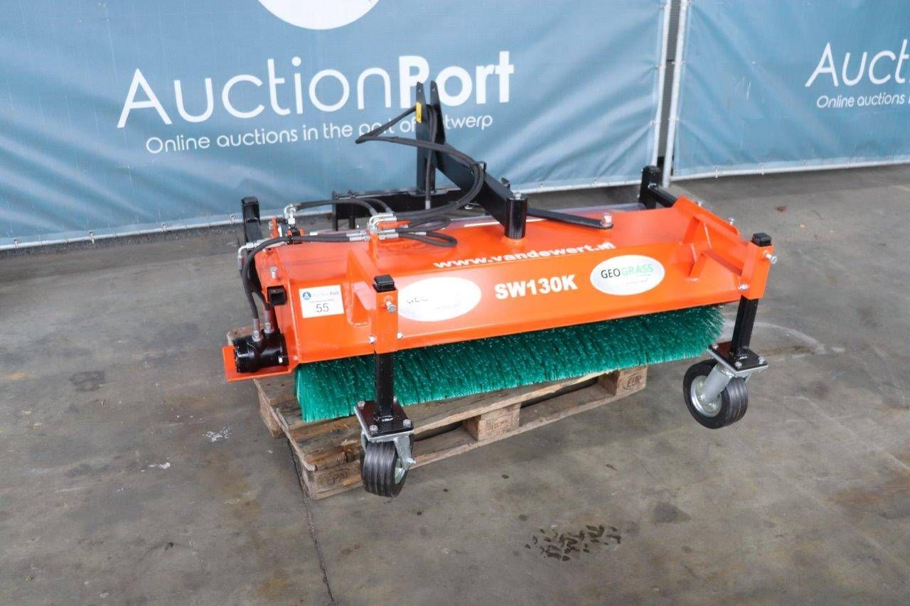 GeoGrass SW130K 2024 Attachment Sweeping Brush with Bucket New