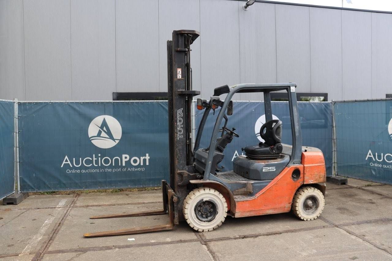 Forklift Toyota 52-8FD25 Diesel 1000kg 6.5m 2011