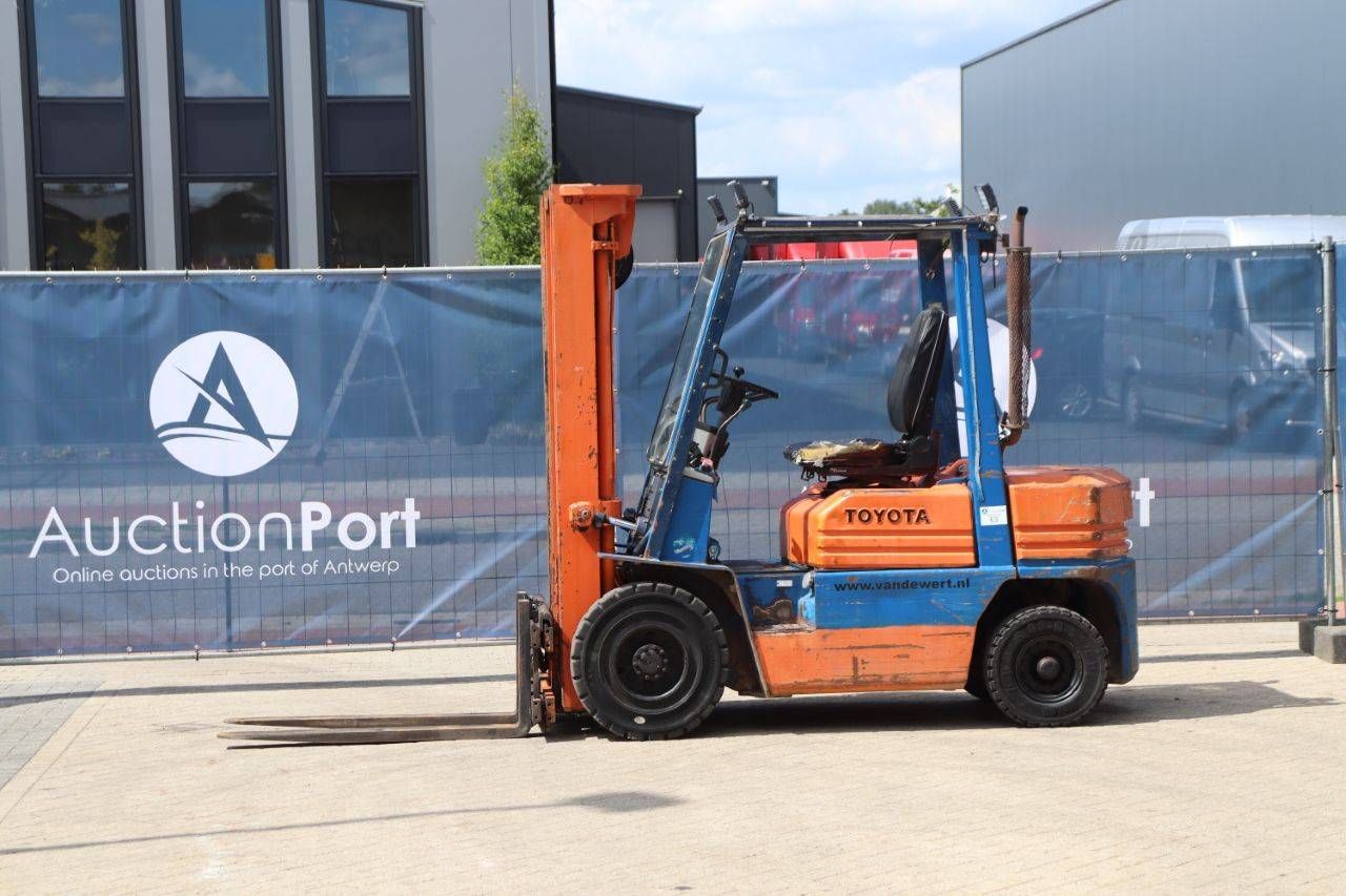 Forklift Toyota 02-5FD25 Diesel 1500kg 4.5m