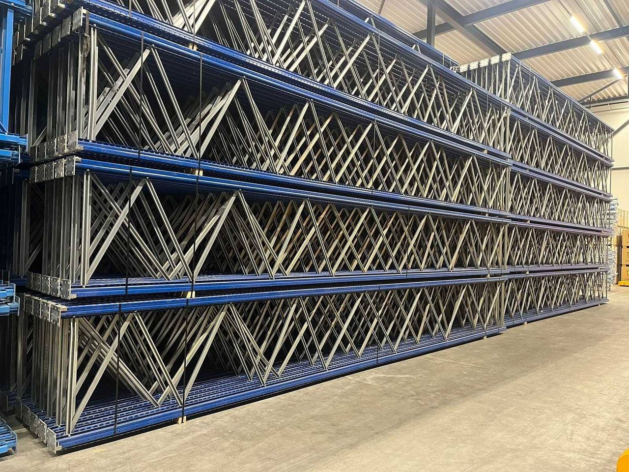 Heavy-duty pallet racking 10x80 4000kg per beam layer