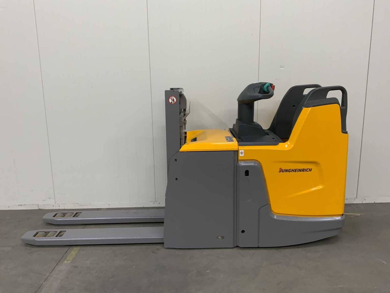 Stacker Jungheinrich ERD220 Electric 2000kg 1.66m 2018