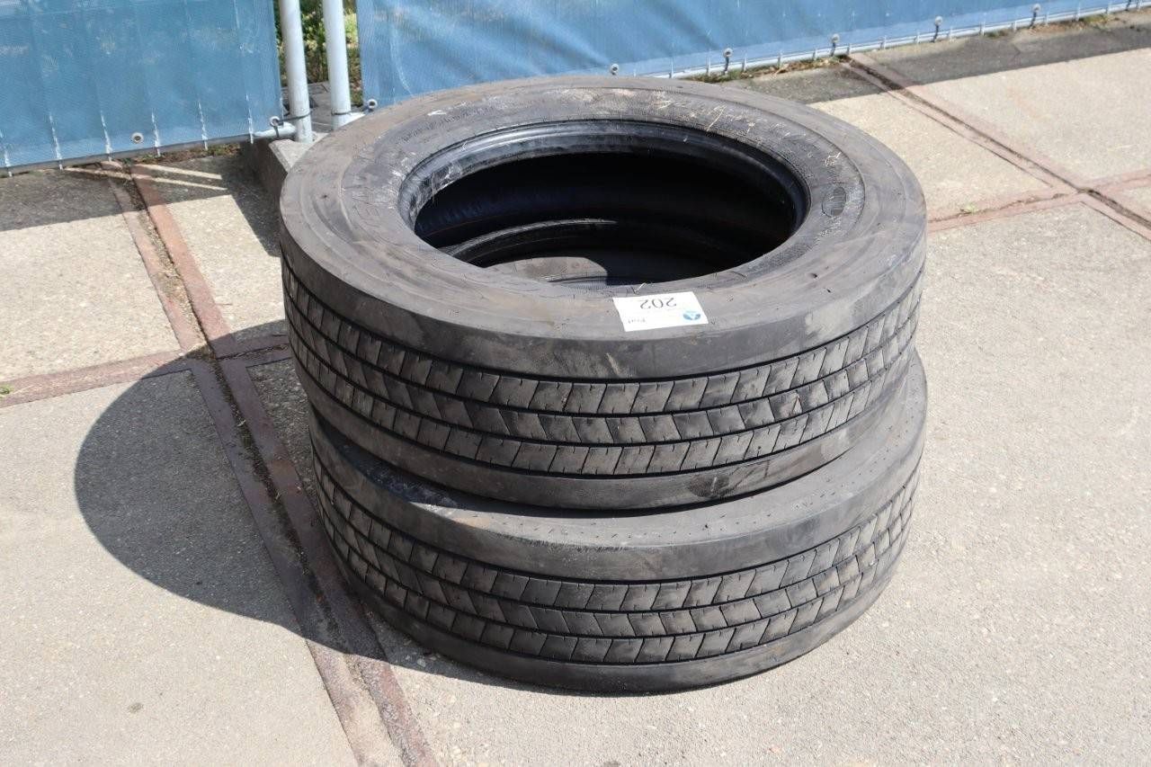 Lot Tires Goodyear URBANMAX MCD