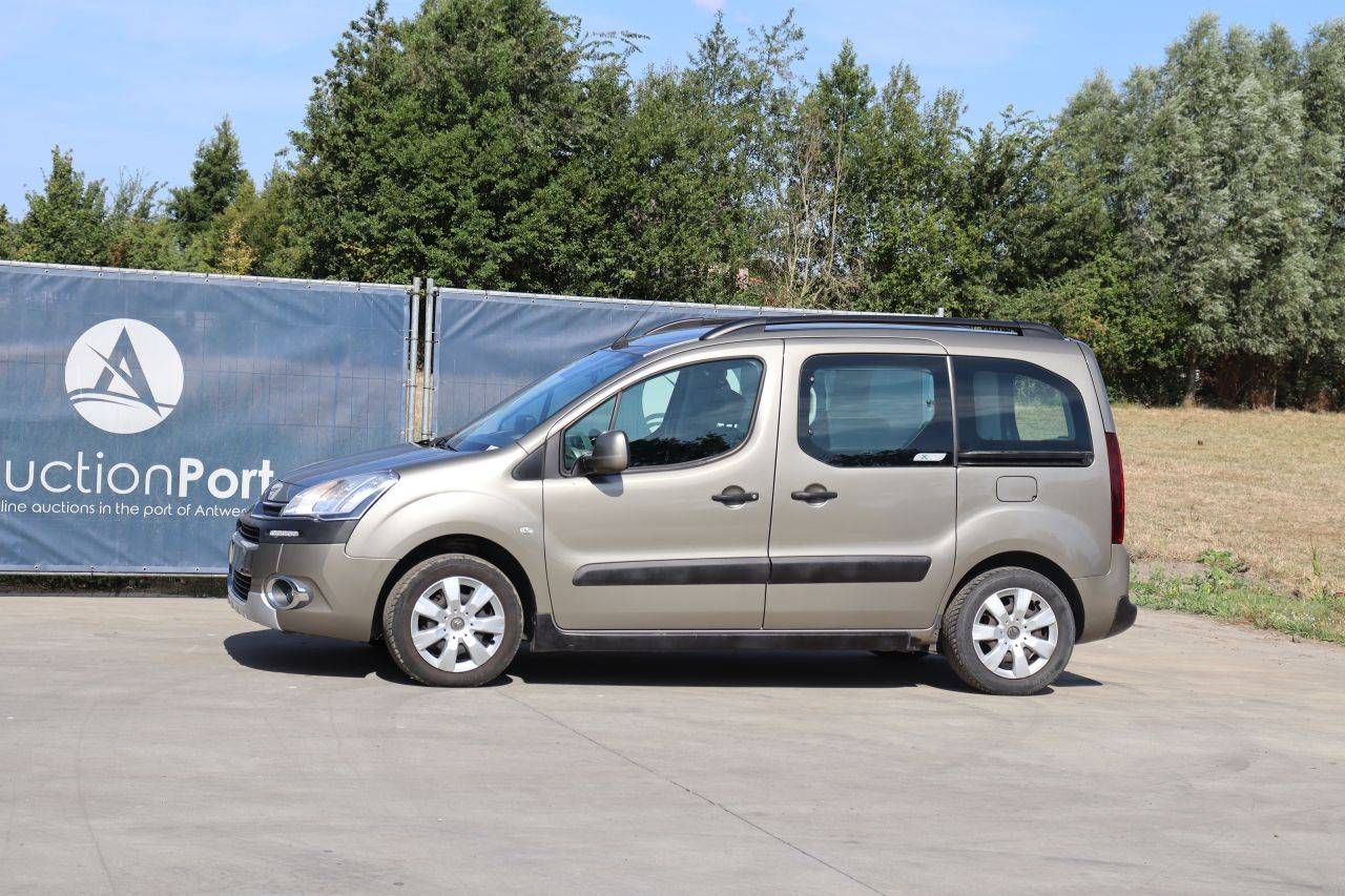 Passenger car Citroën Berlingo Diesel 92hp 2015