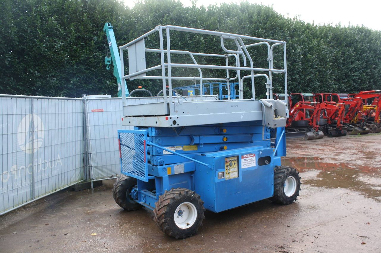 Scissor lift Upright XRT33 Diesel 12m
