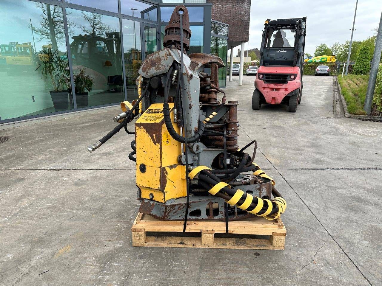 Multifunctional Tree Grab and Saw Ponsse H60E