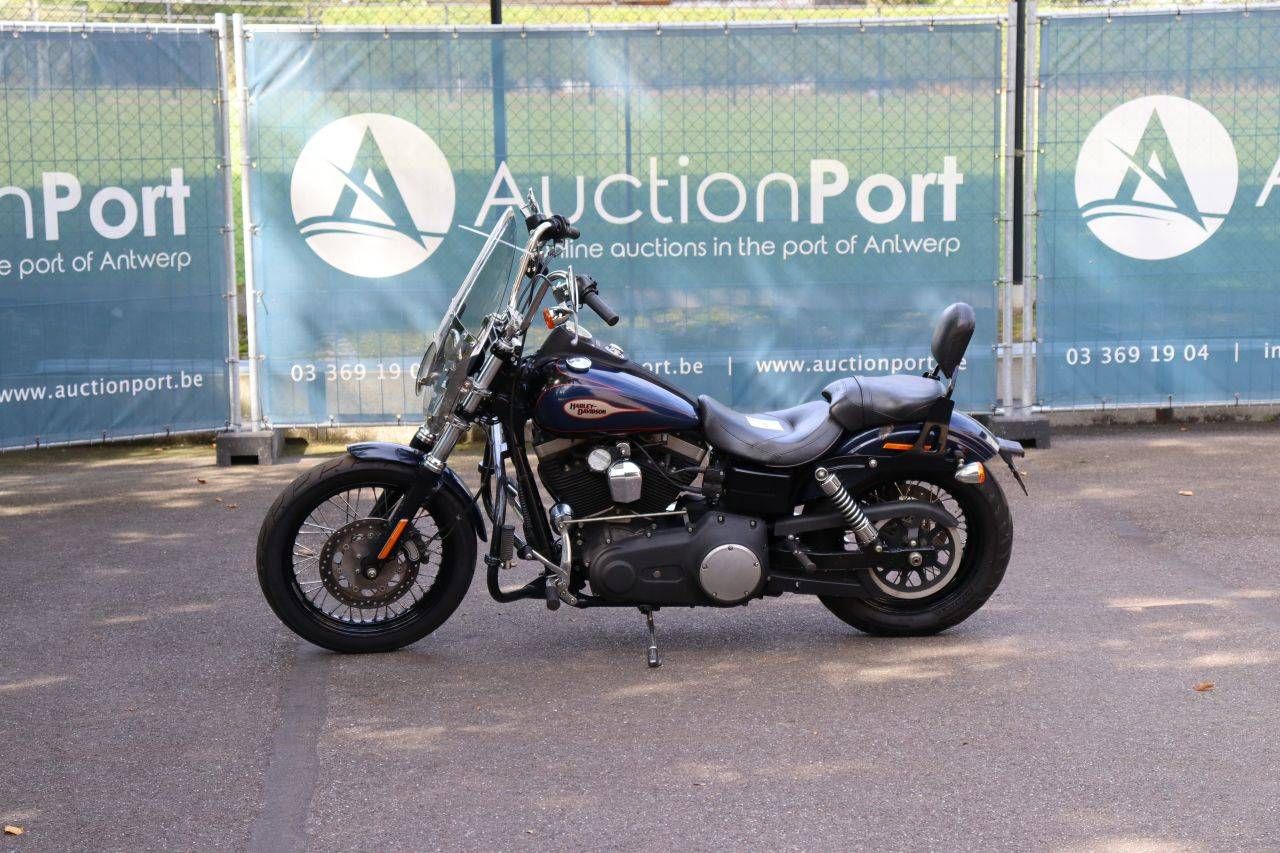 Harley-Davidson DYNA STREET BOB Benzinmotorrad 2012