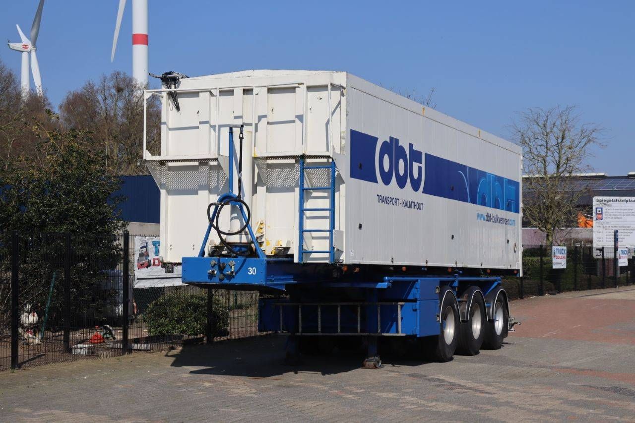 Closed Semi-Trailer Lambrecht 2005