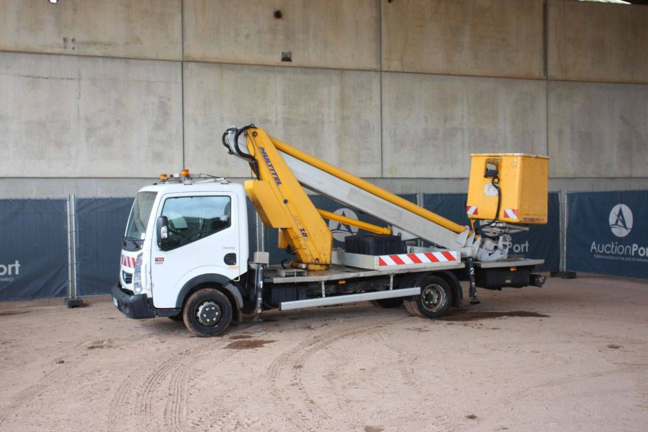 Piattaforma aerea montata su camion Renault Maxity 120DXI Diesel 20,2 m 2016