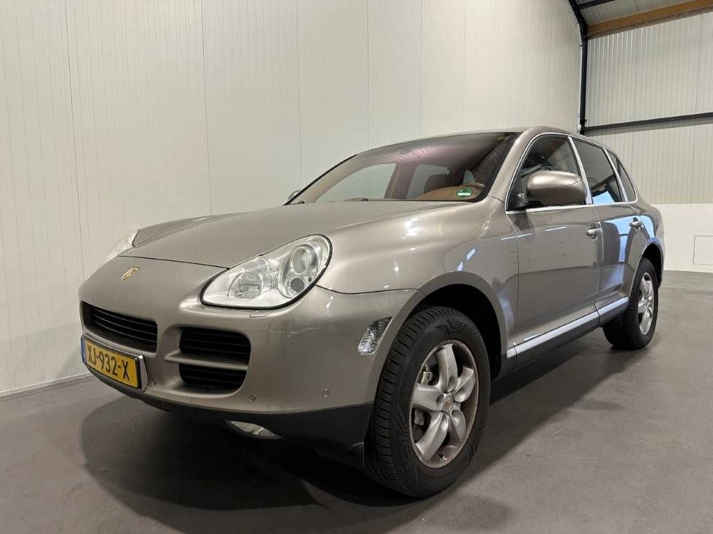 SUV Porsche Cayenne 4.5S V8 Automatic (Margin)
