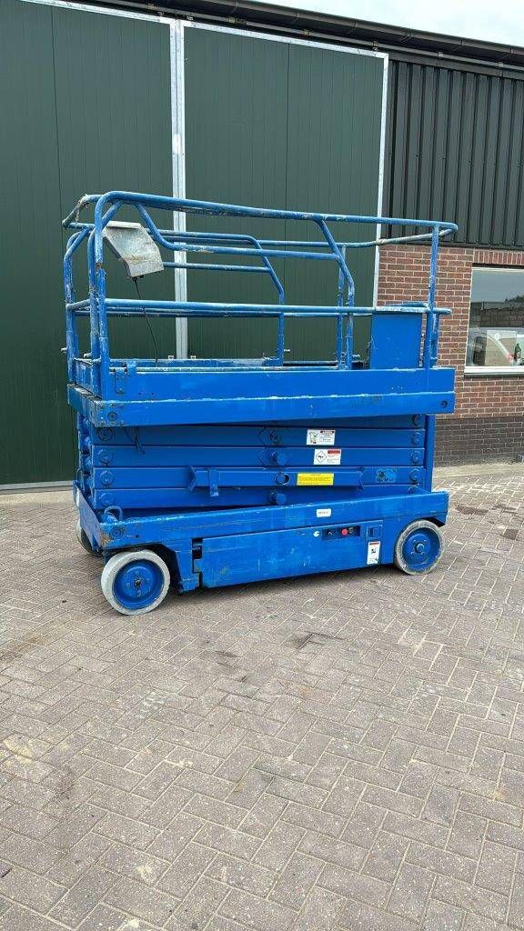 Scissor lift Upright X32 Electric 12m 1999