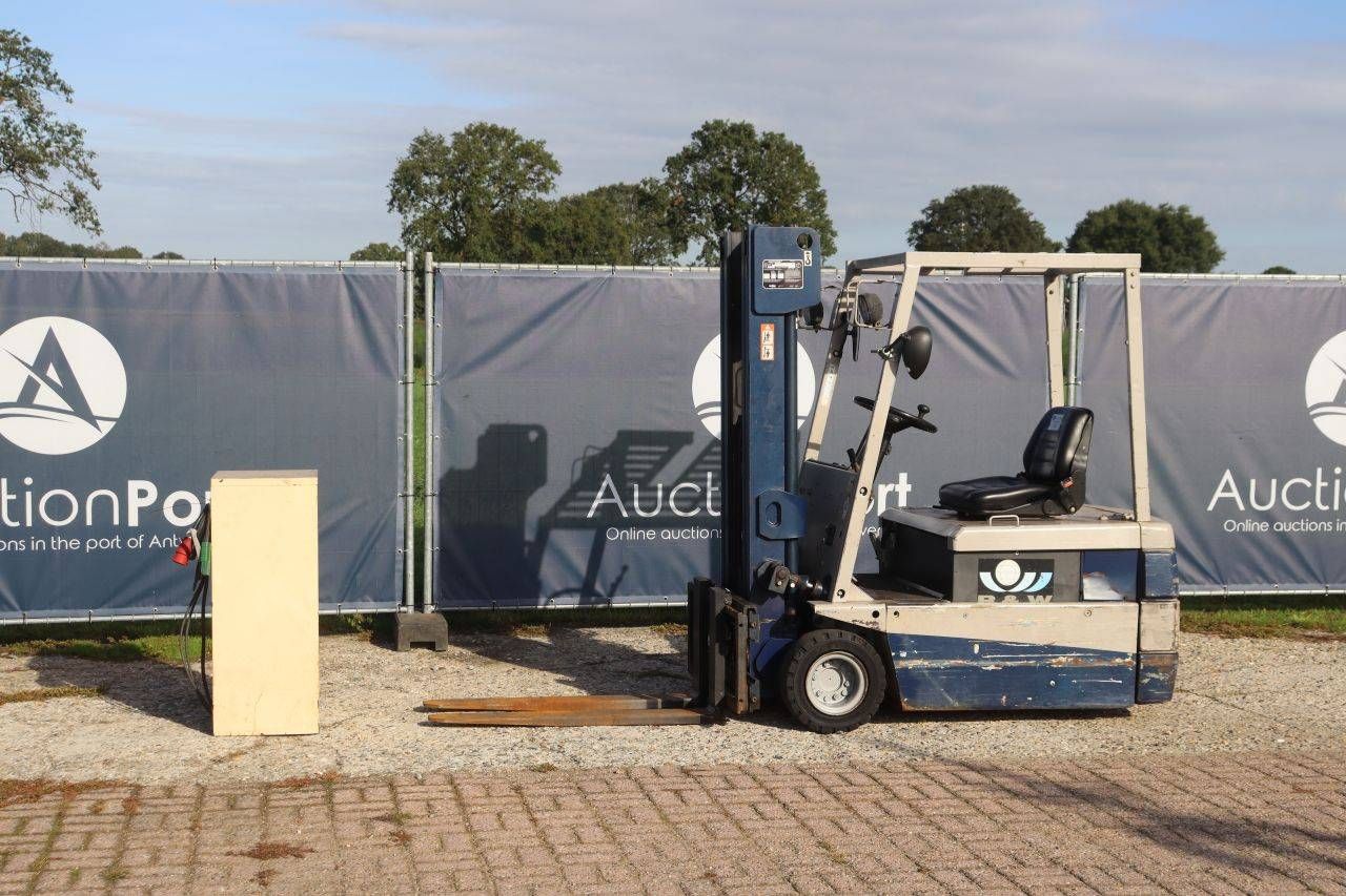 Carrello elevatore Komatsu FB18M-2 elettrico, portata 1800 kg, altezza 4,47 m.