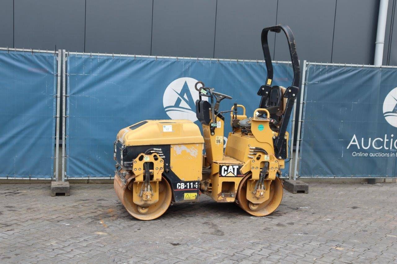 Roller Caterpillar CB-114 Diesel