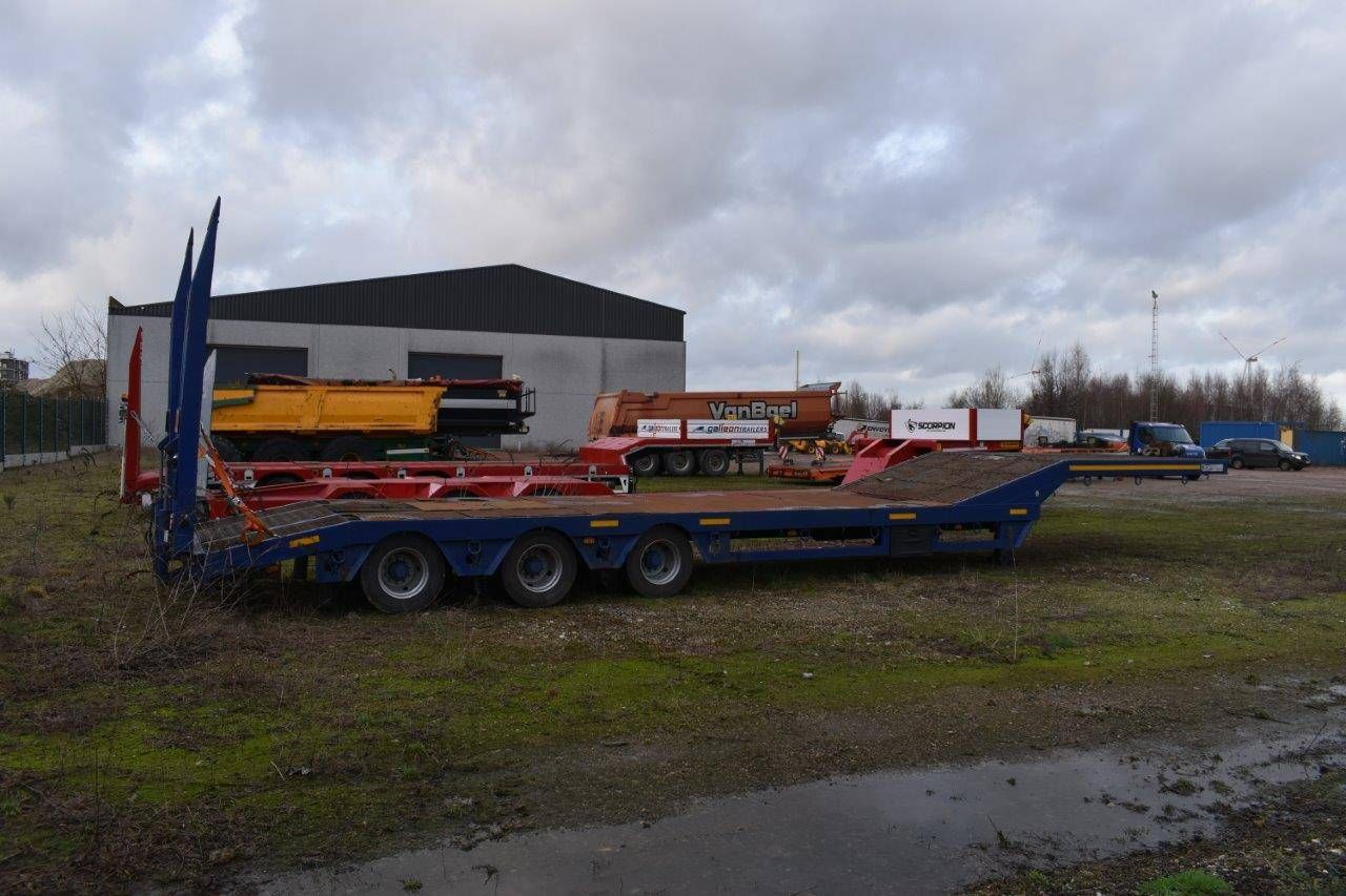 Semi-low loader Chieftain 2011