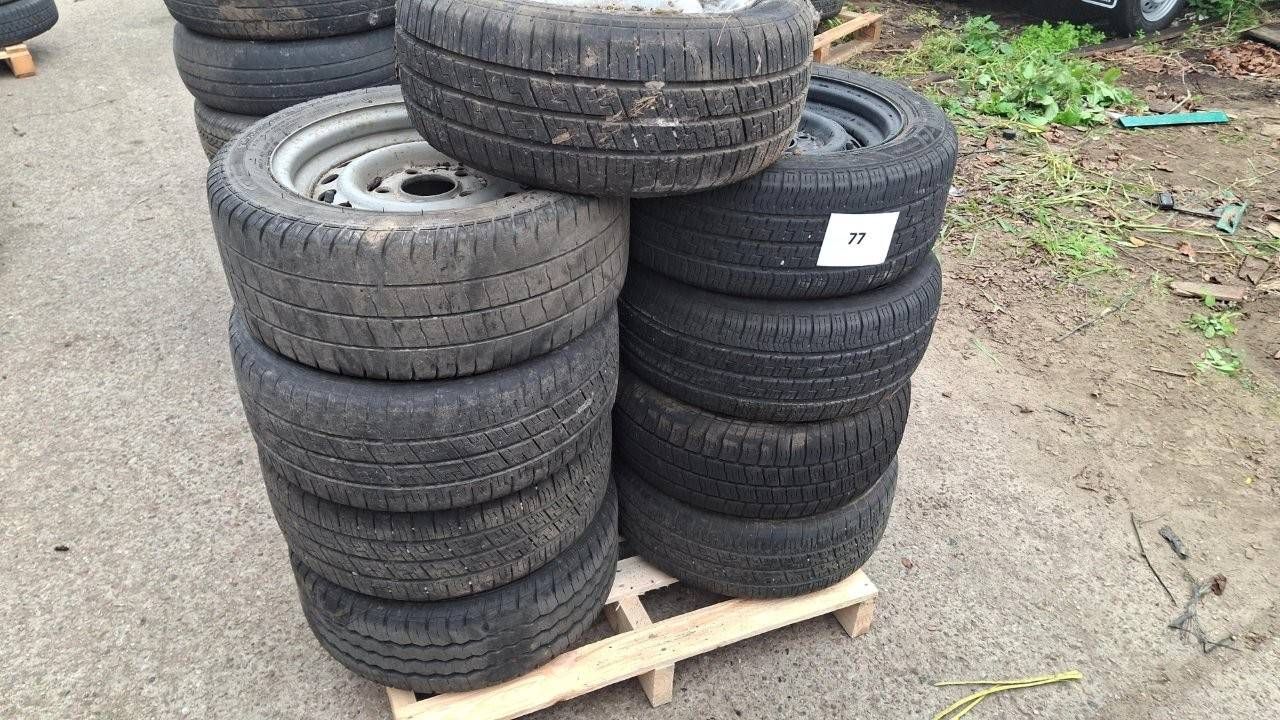 Lote de pneus com aros 195/50R13 (9 unidades)