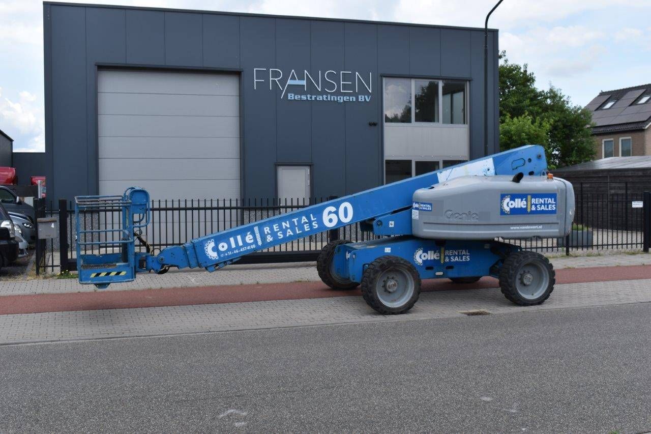 Telescopic boom lift Genie S-60 Electric+Diesel 15.3m