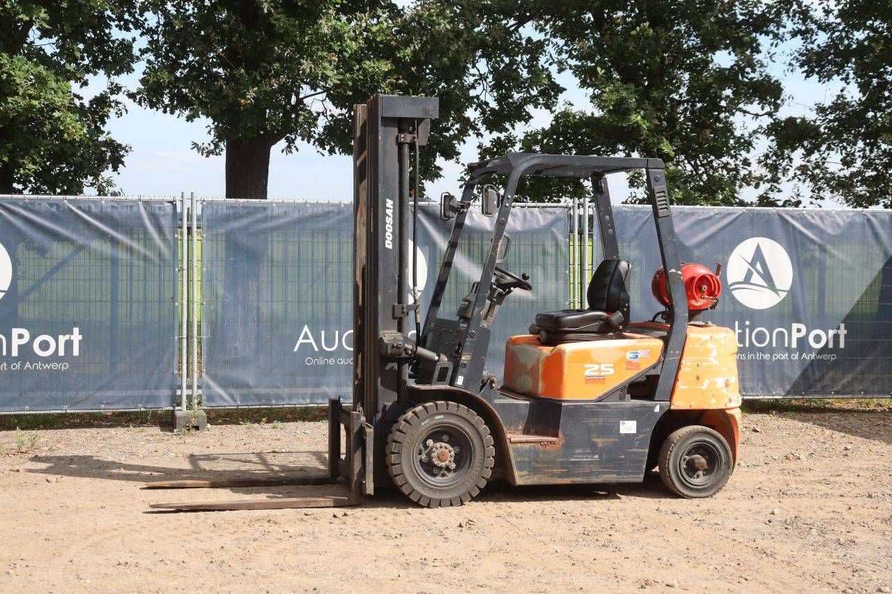 Doosan LPG Forklift 2500kg 5.54m 2009