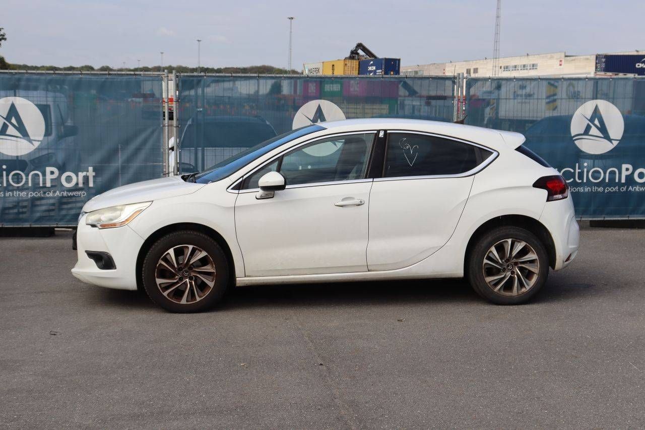 Passenger car Citroën DS 4 Petrol 120hp 2011 (Margin)