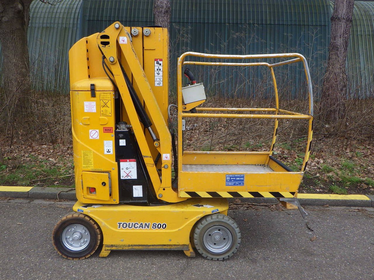 Mast lift Toucan 800A Electric 8.10m 2000