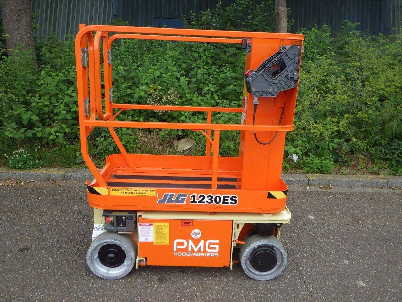 Mast lift JLG 1230ES Electric 5.66m 2011