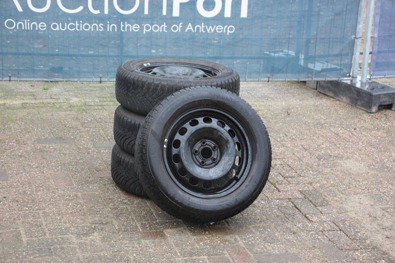 Lot of Tires Semperit 205/60 R 16 H with Rim 4 pieces (Margin)