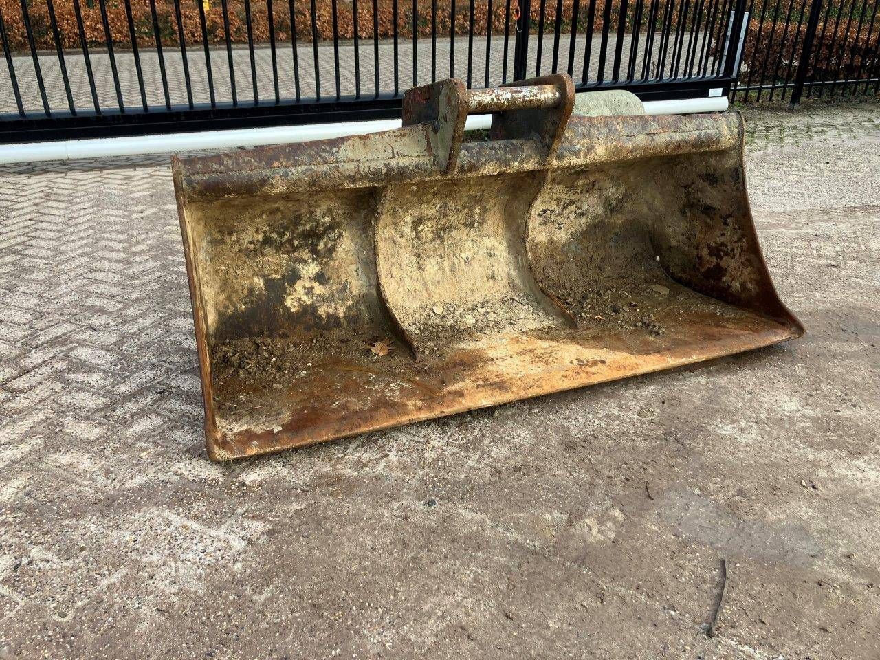 Excavator bucket