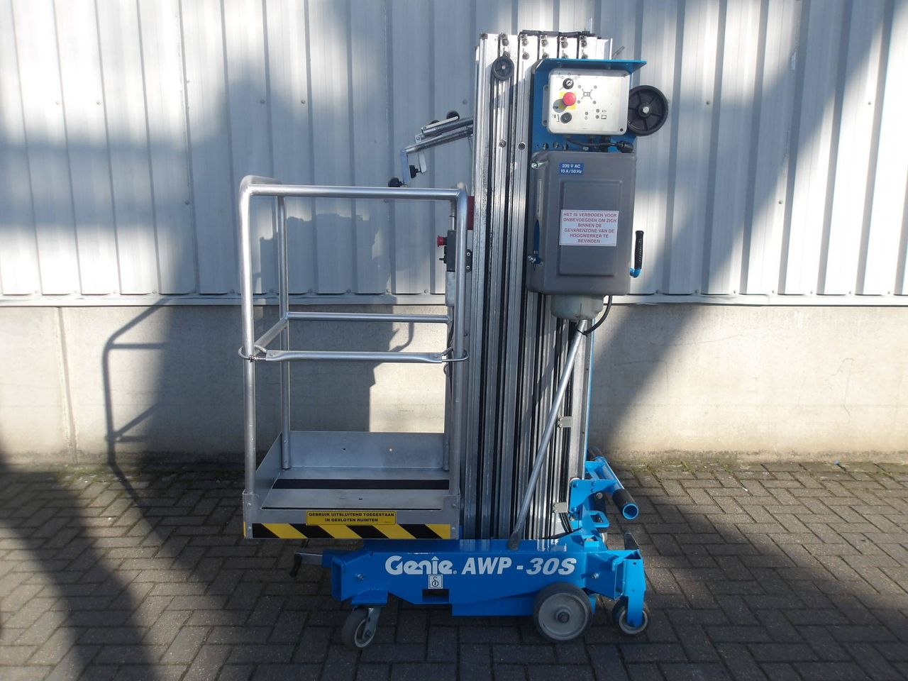 Genie AWP30S 11m Electric Mast Lift 2006