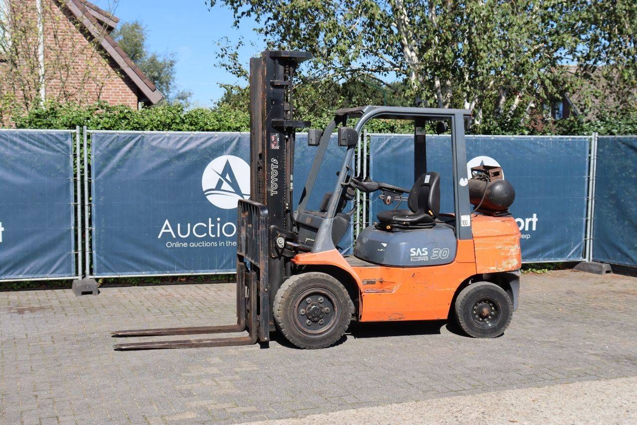 Carrello elevatore Toyota 02-7FGF30 GPL 3000 kg 5,5 m 2005