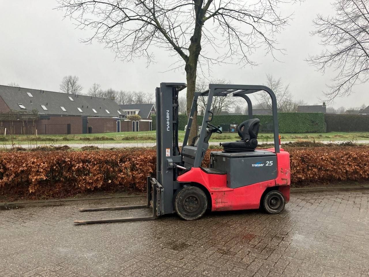 Forklift Nichiyu FB25PN Electric 2500kg 4.7m 2011