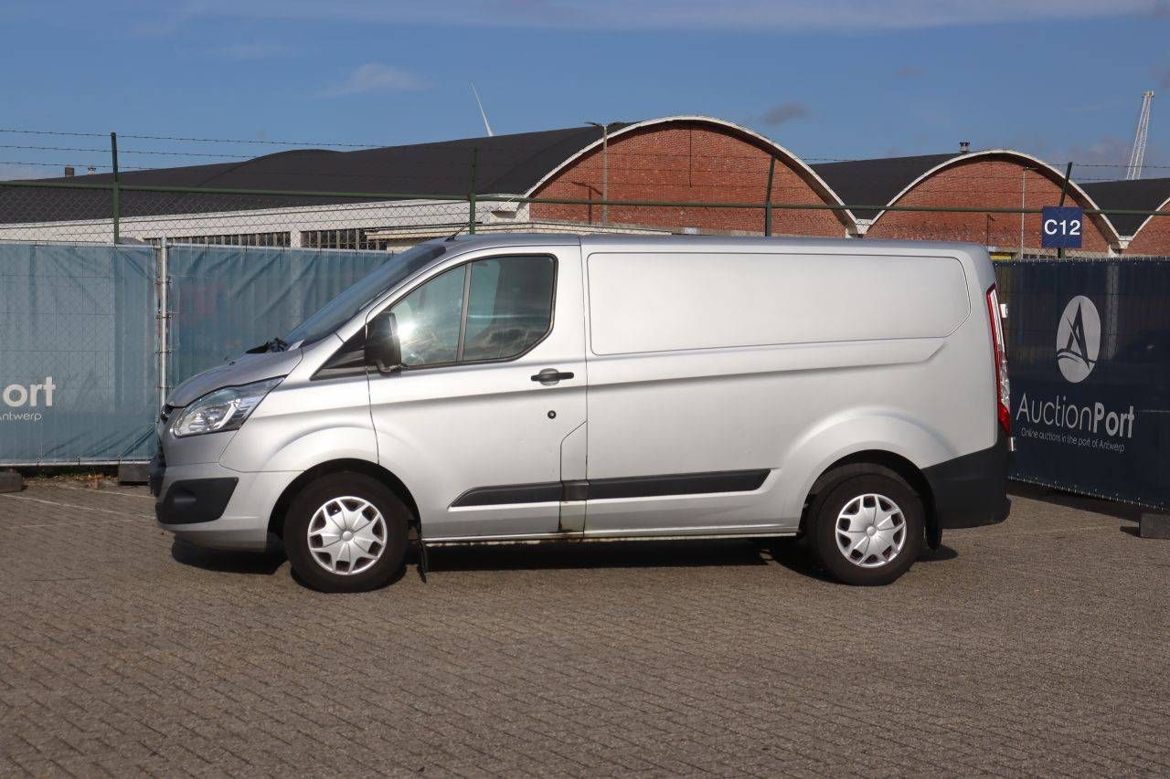 Furgoneta Ford Transit Custom Diesel de 125 CV, año 2016
