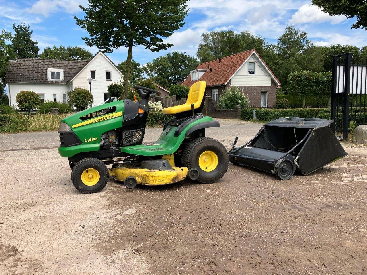 Riding mower John Deere LA155 Petrol