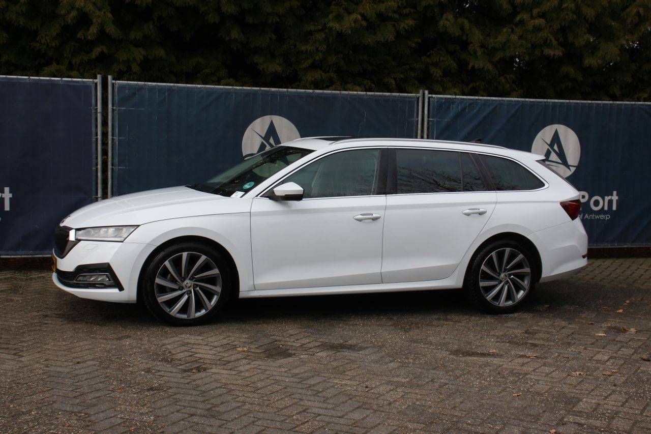 Station wagon Skoda Octavia Combi 1.0 e-TSI Business Edition Plus Hybrid 111hp 2021