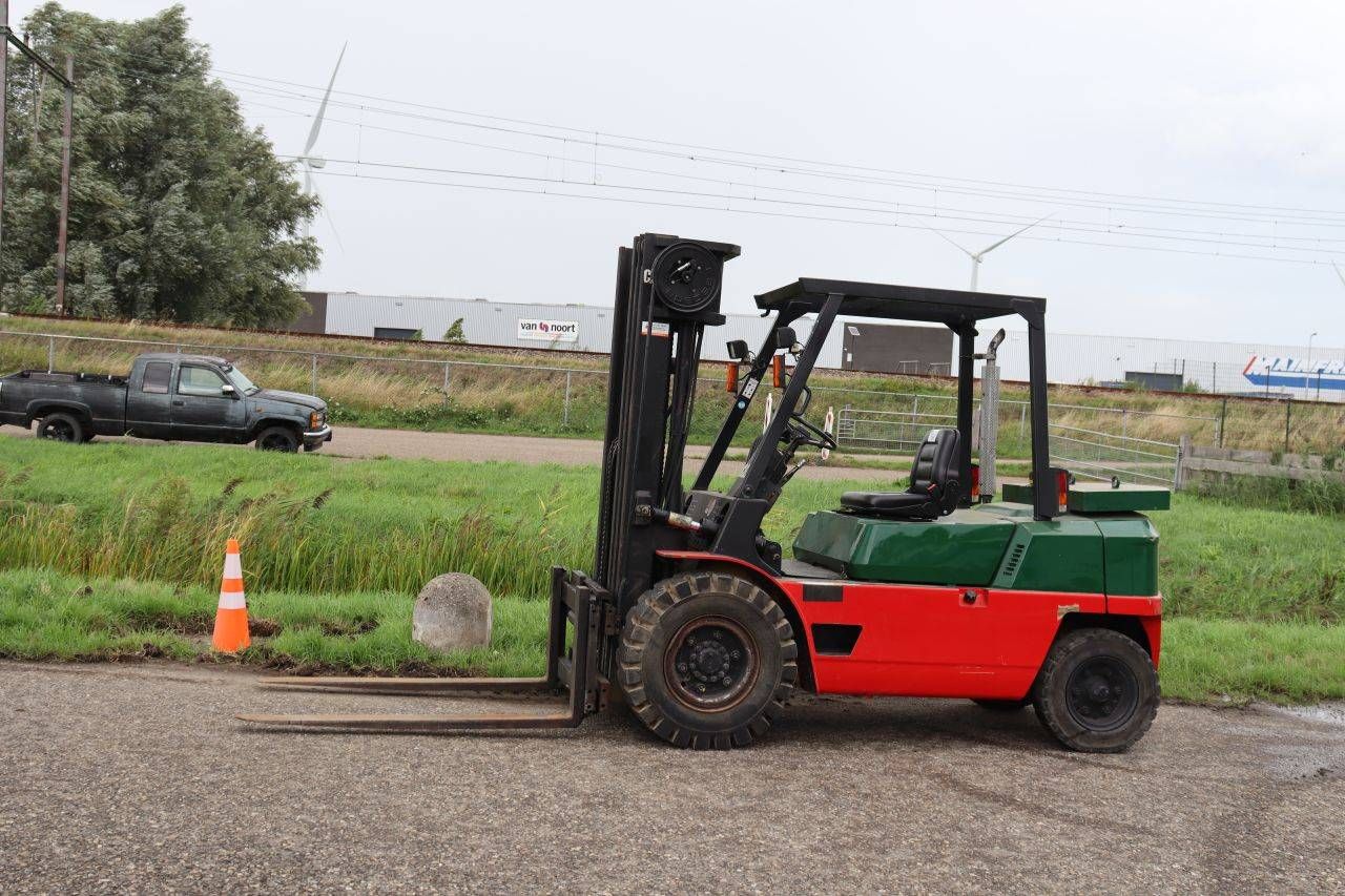 Carrello elevatore diesel Caterpillar DP40, portata 4000 kg, altezza di sollevamento 5,0 m, anno di costruzione 1996.