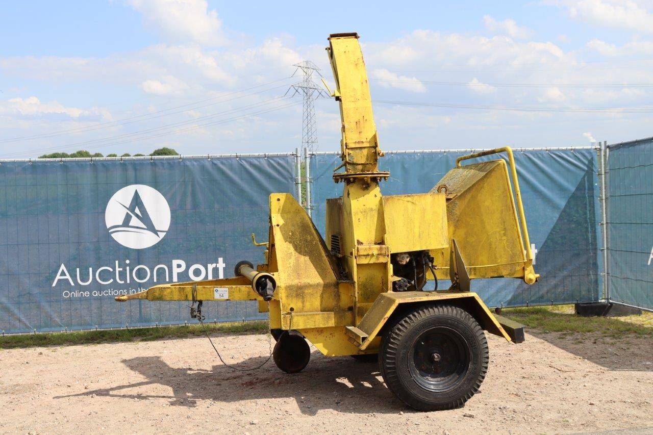 Electric wood chipper with PTO shaft