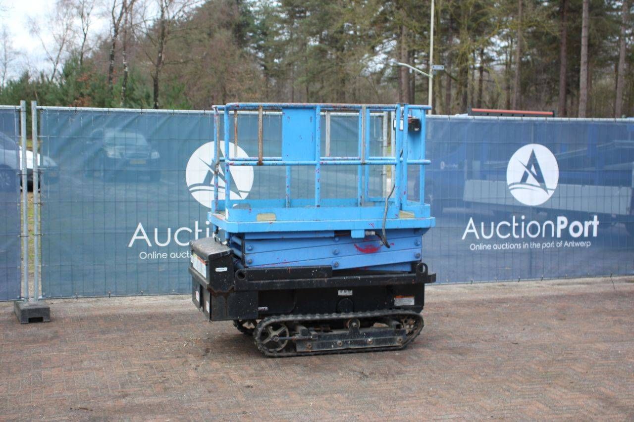 Scissor lift Aichi RV041H Electric 6m 1992