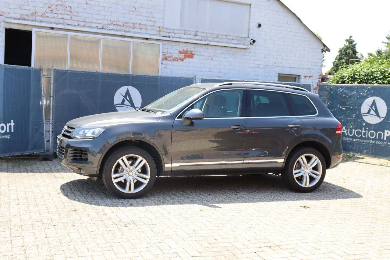 SUV Volkswagen Touareg 7P Diesel 2010 (Margin)