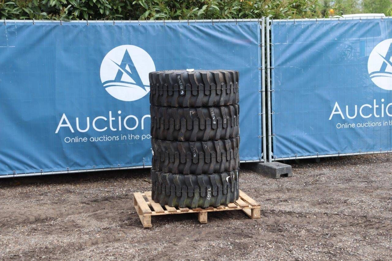 Party Tires Titan 14-17.5 NHS 4 pieces