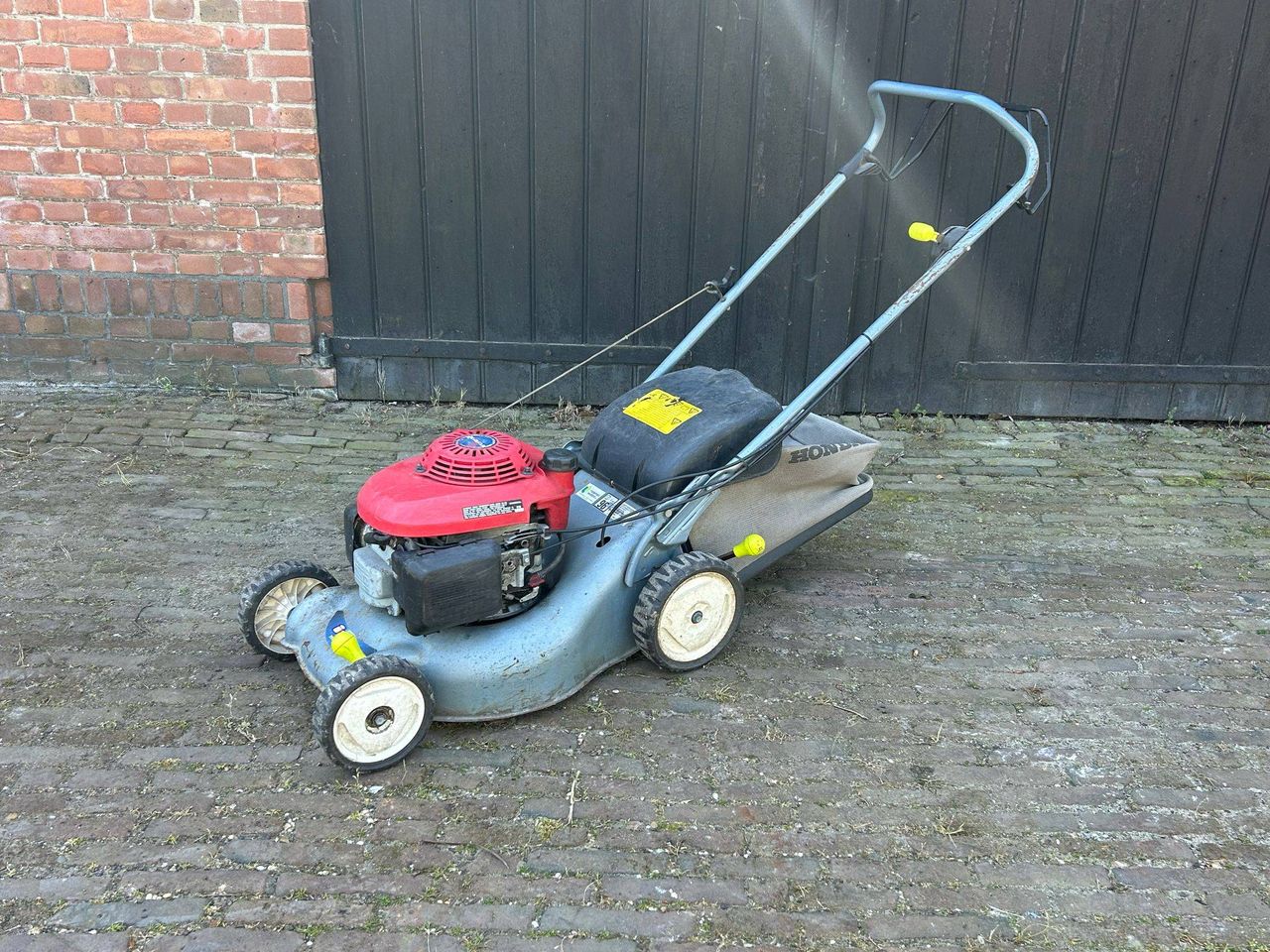 Lawn mower Honda Petrol 2001 (Margin)