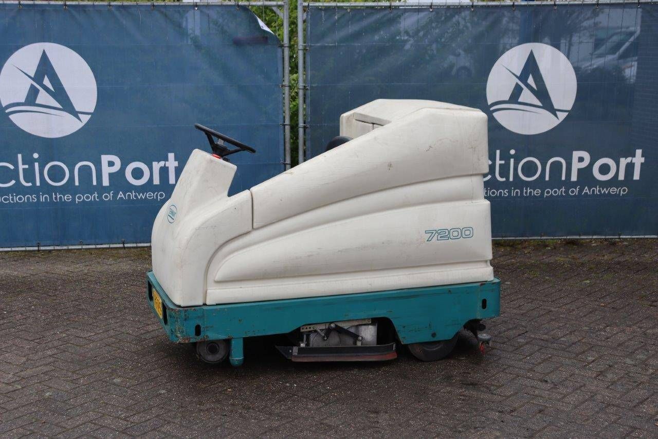 Scrubbing machine Tennant 7200 Electric 36V 1998