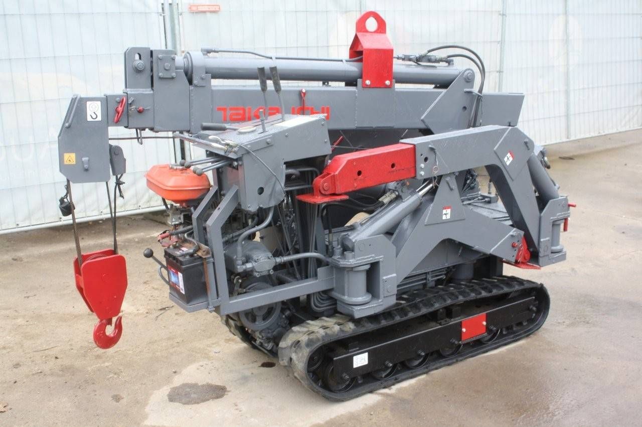 Takeuchi TC205 Petrol Crane 2000kg 7m 