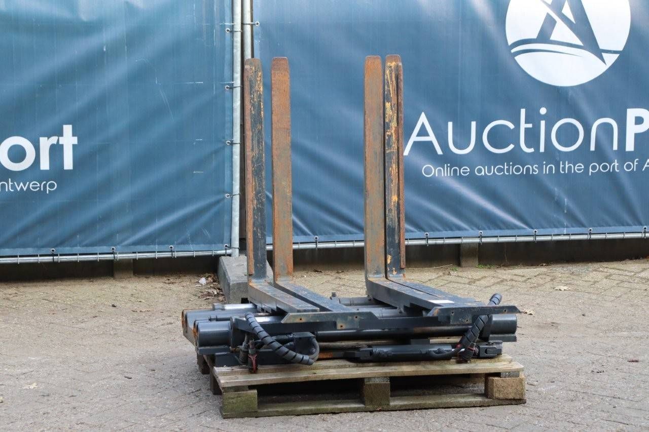 Automatic fork positioner