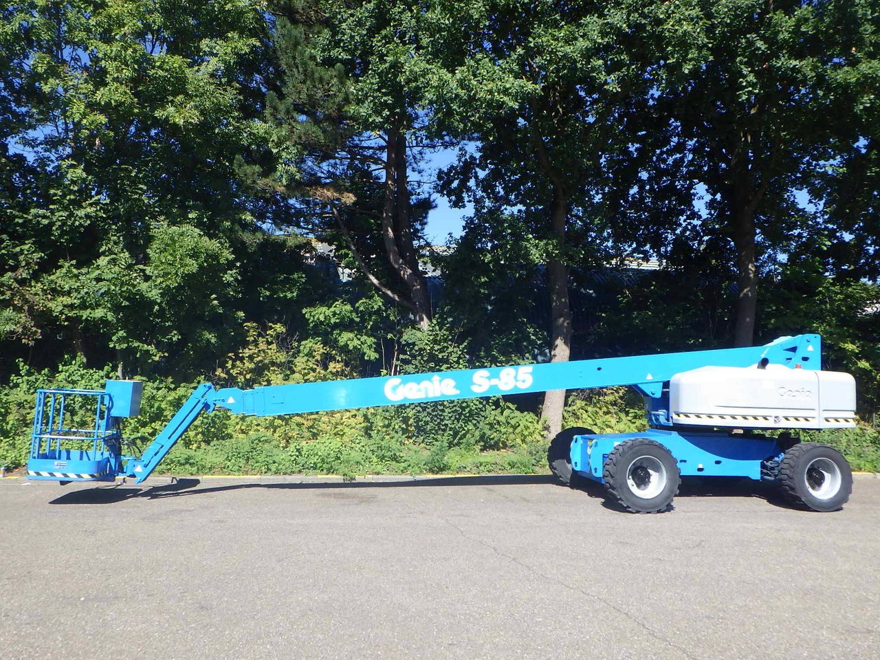 Telescopic boom lift Genie S-85 Diesel 27.91m 2005